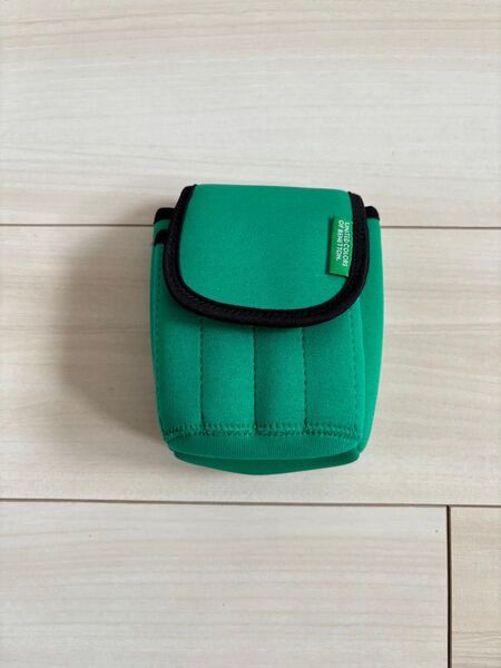 (951)UNITED COLORS OF BENETTON グリーン ポーチ