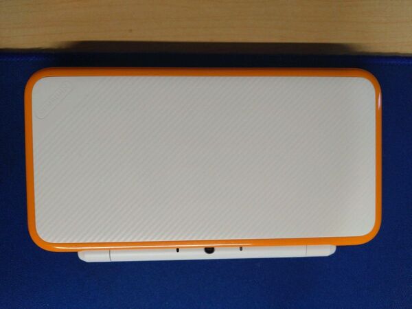 Newニンテンドー2DS LL ホワイト×オレンジ + 純正ACアダプター(TWL-001)