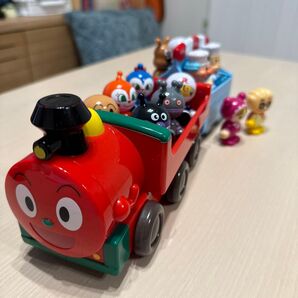 【アンパンマン】SLマン+フィギュア12体+モグリンカー