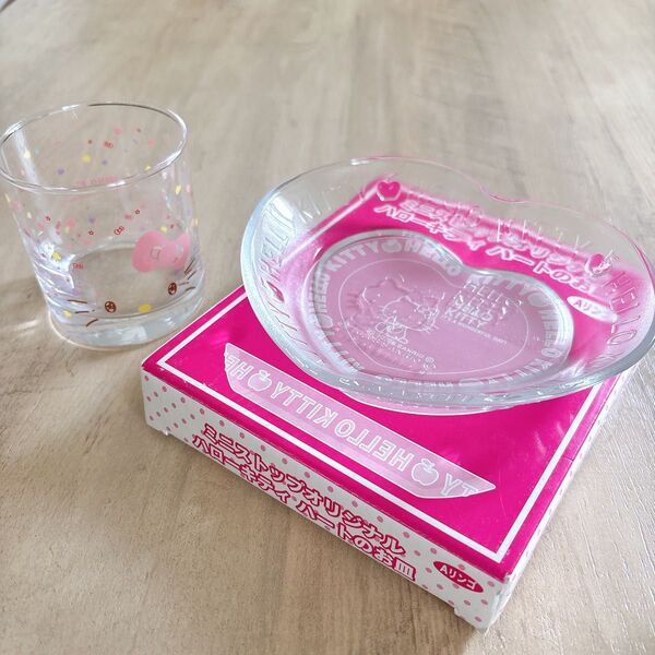 【未使用】サンリオ ハローキティ 食器 グラス ガラス コップ 皿 プレート ハート型 ミニストップ限定 非売品 1番くじ