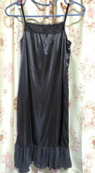新品未使用・黒スリップ ロング Mサイズ フリル レース 肩紐調節可