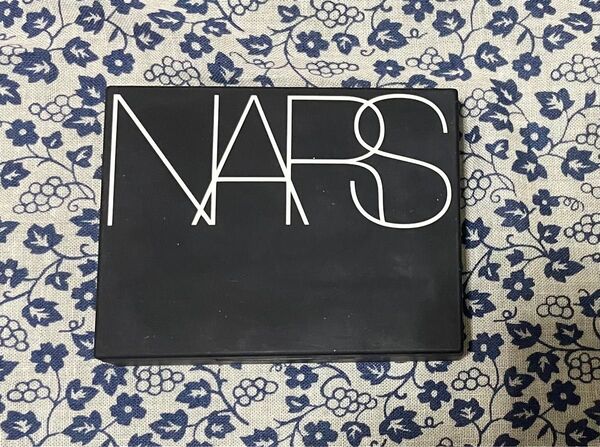 NARS ライトリフレクティング プリズマティックパウダー 02555