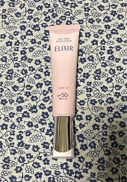 エリクシール デーケアレボリューション トーンアップ SPF50+ PA++++