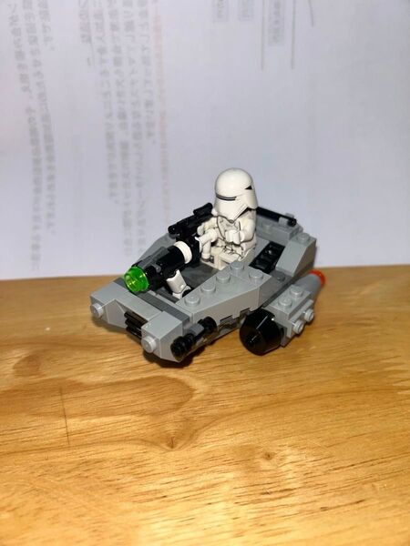 レゴ スター・ウォーズ マイクロファイター "ファースト・オーダー スノースピーダー" 75126