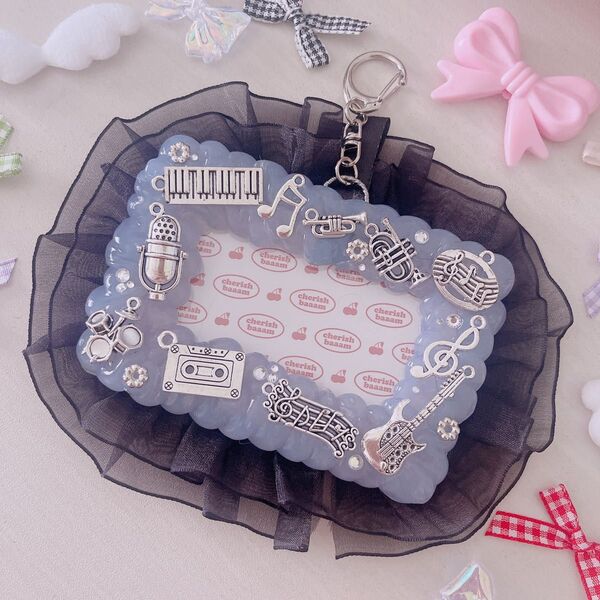 *.゜もこもこホイップ×楽器×ひらひらレースのトレカケースキーホルダー*.゜ブラック