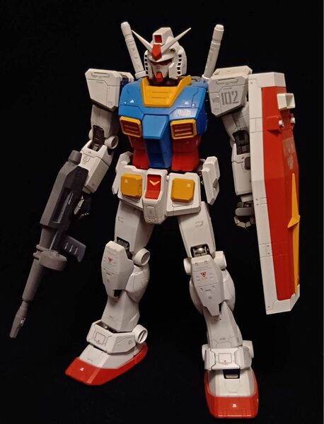 【ガンプラ完成品】 MG 1/100 ガンダム