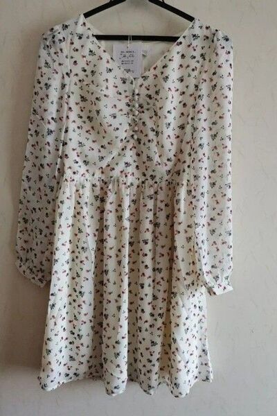 【新品】フレアVネックシャツワンピース※小花※オフホワイト※Mサイズ さらさら チュニック ミニワンピース