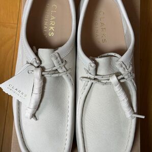 新品 クラークス ワラビー オフホワイト 25.5cm