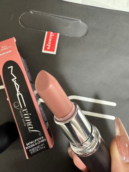 mac マキシマルスリークサテンリップスティック ブランキッティ 口紅 リップスティック