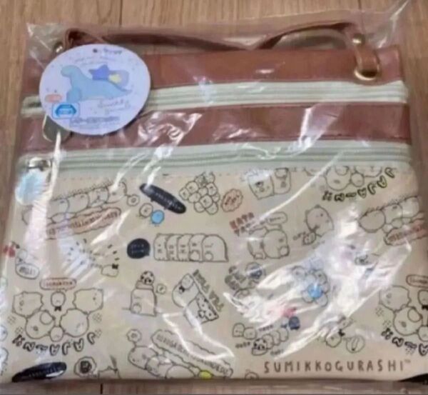 すみっコぐらし レザー風サコッシュ ブラウン チラシ柄