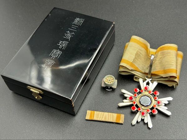 勲三等瑞宝章 戦時中銀文字共箱型 共箱 略綬付 勲章 記章 記念章 日本軍 日本陸軍 将校 佐官 中綬章