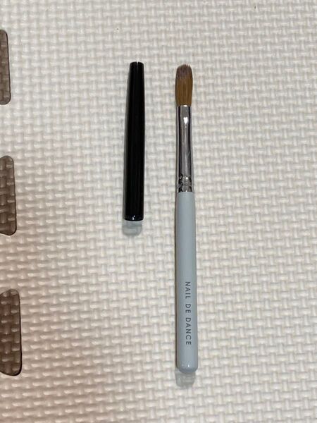 ネイルデダンス コリンスキー キャップ付きスカルプチュアブラシ