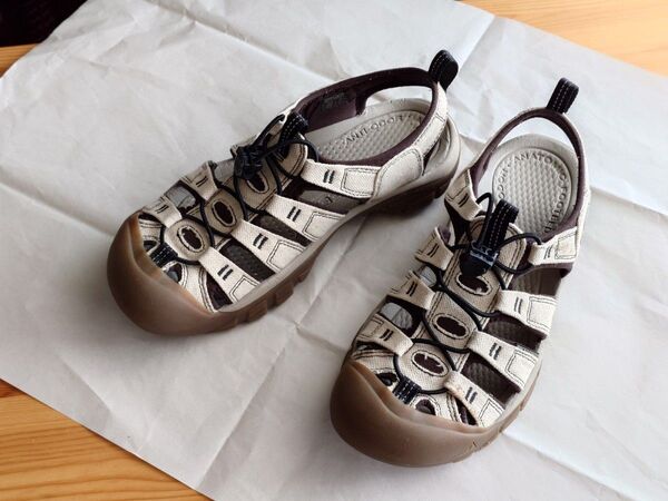 KEEN ニューポートエイチツー キャンバス 26.5cm newport h2 キーン サンダルスニーカー中古
