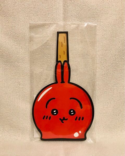 ちいかわ☆ヨーカドー☆縁日くじ☆りんご飴台紙入り缶バッジ☆うさぎ