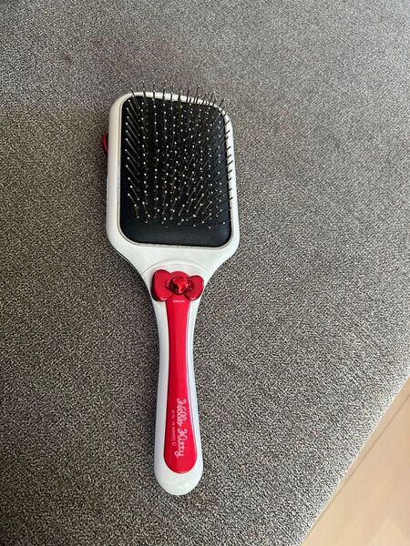 ハローキティ 小泉 コイズミ 電気ヘアブラシ 頭皮マッサージ 音波振動 静電気抑制 サラツヤ髪