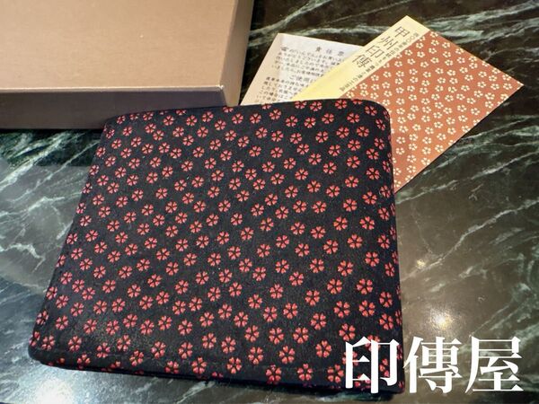 印傳屋 甲州印傳 鹿革 花柄 二つ折り財布 黒と赤 高級感 札入れ 小銭入れ カード入れ 印伝 INDENYA