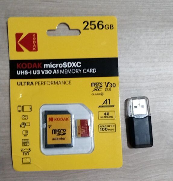 コダック Kodak microSDXC 256GB アダプター・カードリーダー付き マイクロSDメモリーカード