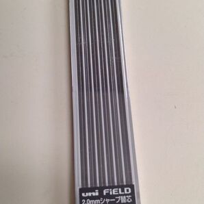 uni field 2.0mmシャープ替芯 黒 同梱割引大歓迎です