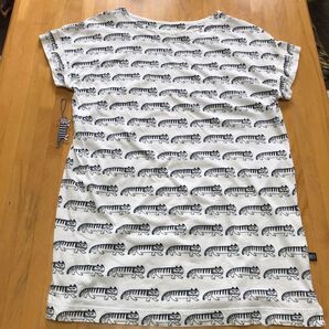ユニクロ LISA LARSON 猫柄 Tシャツ Mサイズ ストラップ付き