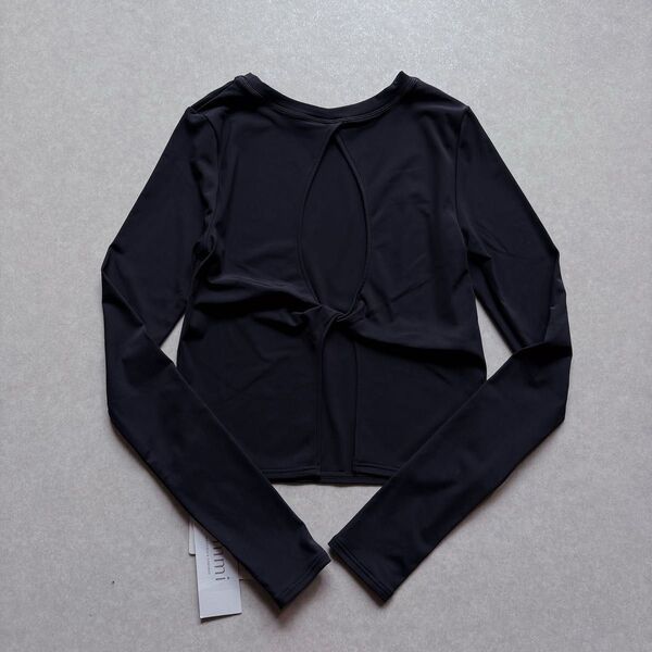 emmi yoga エミヨガ▼ヨガウェア トップス 長袖 バックオープン▼ブラック▼2023AW 定価10,890円