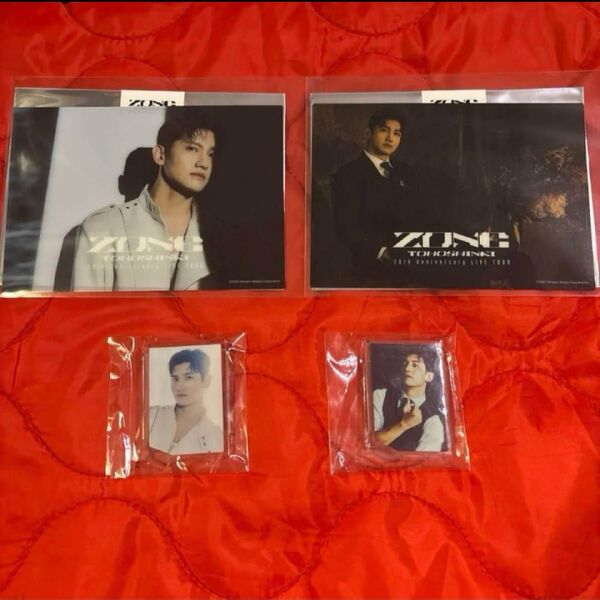 東方神起ZONE ポップアップカプセルトイアクリルスタンドとクリアフォトカード