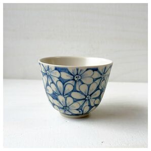 新品 ベトナムのバッチャン焼き 花柄の湯呑み