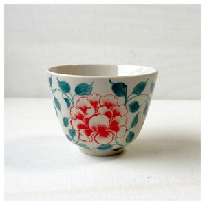 新品 ベトナムのバッチャン焼き 牡丹柄の湯呑み