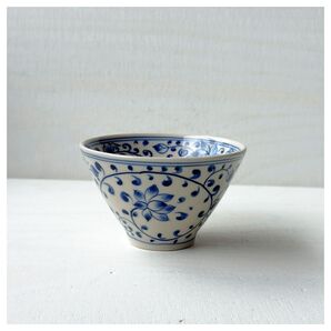 新品 ベトナムのバッチャン焼き 蓮柄の三角小鉢