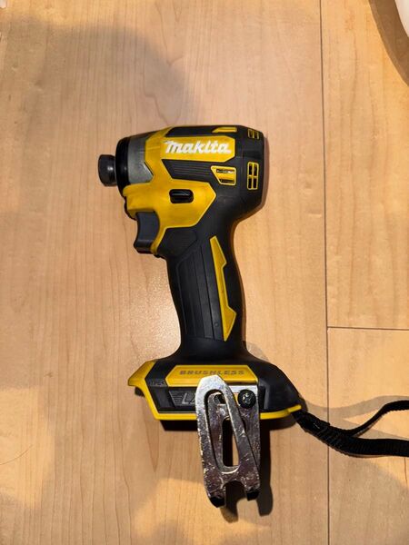 マキタ純正18V 限定色 インパクトセット 40Vバッテリー2つ付き 18V急速充電器付き TD173D