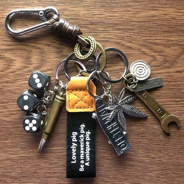 キーホルダー 本革 巻きステンレス カラビナ レトロ アメカジ ビンテージ ストリート キーリング 弾丸 サイコロ スケボー