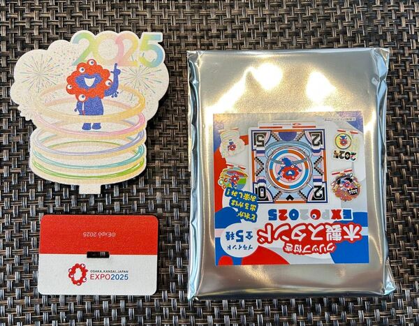 大阪万博 ミャクミャク木製スタンド