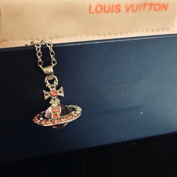 Vivienne Westwood ヴィヴィアンウエストウッド オーブネックレス