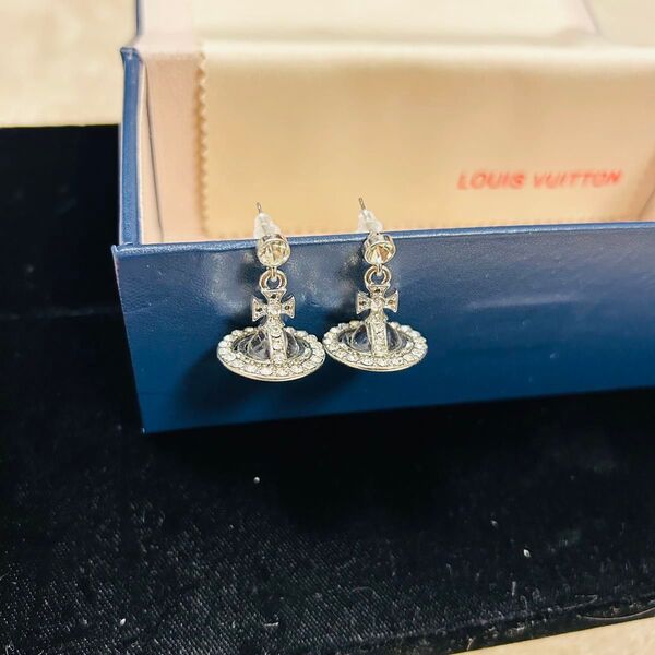 ヴィヴィアンウエストウッド Vivienne Westwood オーブピアス クリア