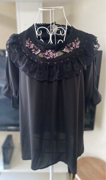 美品axes femme 紫陽花刺繍ブラウス