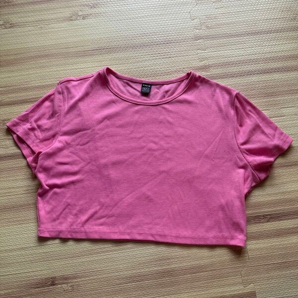 shein クロップドTシャツ ピンク