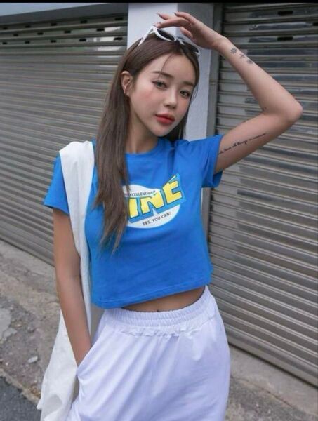 shein dazy ブルー ミニTシャツ