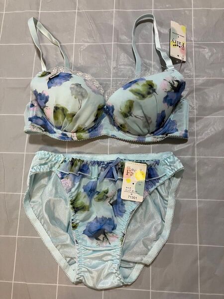 C65M フェアリー 花柄×レースのブラ&ショーツセット ブルー
