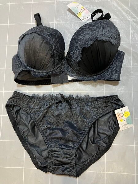 D75L フェアリー レースのブラ&ショーツセット グレー