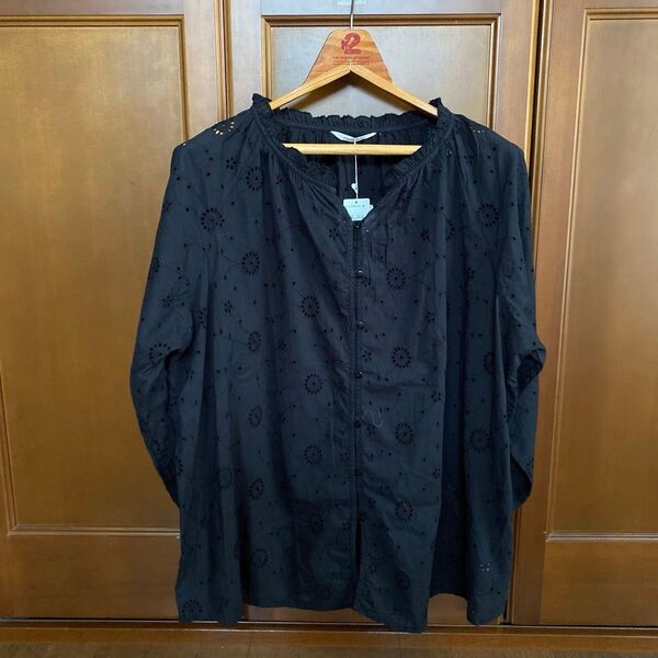 新品 ノアンヌ ブラック花柄刺繍入り七分袖チュニックコットンブラウス 4L
