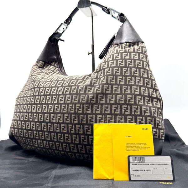【極美品・付属品完備】FENDI フェンディ ワンショルダーバッグ ハーフムーン 三日月 肩掛け ズッキーノ FF金具
