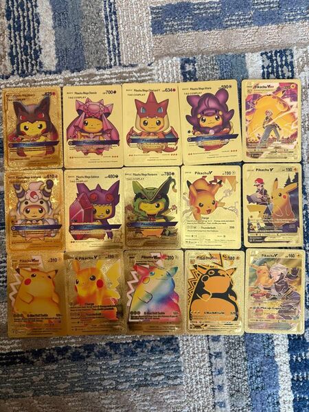 【海外限定】ゴールドメタル ポンチョを着たピカチュウ & ピカチュウ まとめ売り ポケモンカード