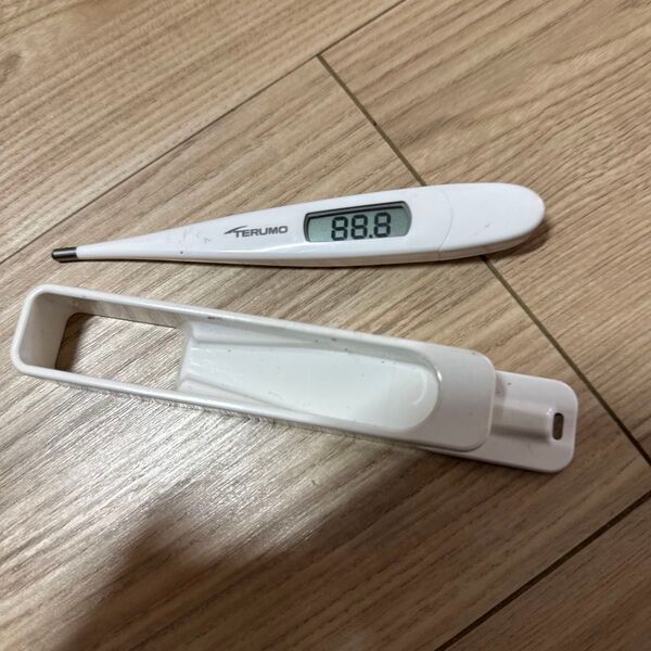 テルモ 電子体温計 ケース付き