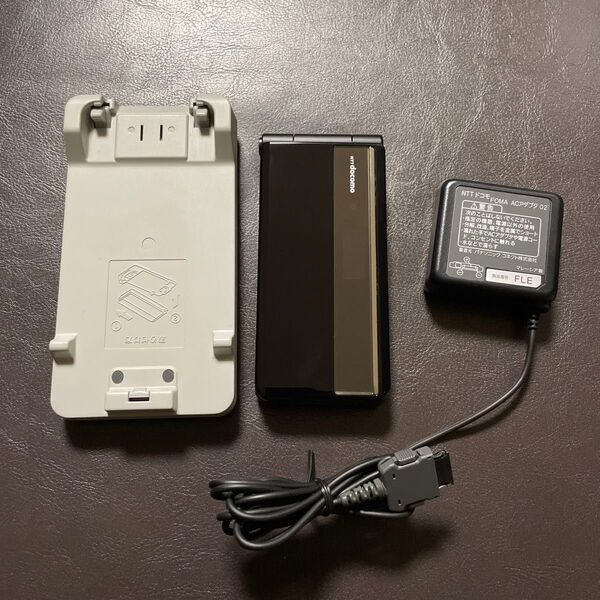 極美品 docomo ドコモ P07B ブラック 付属品セット 箱なし