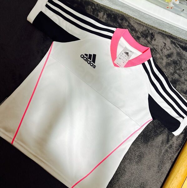 adidas ジュニア 110 美品 目立った汚れなし 白 スポーツ サッカー トップス 練習着 薄手 半袖