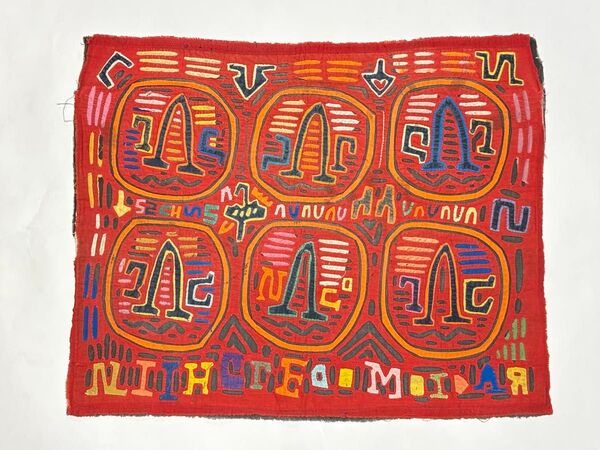 「パナマ クナ族のMOLA(モラ)文字入り」刺繍布 テーブルクロス 1点 南米