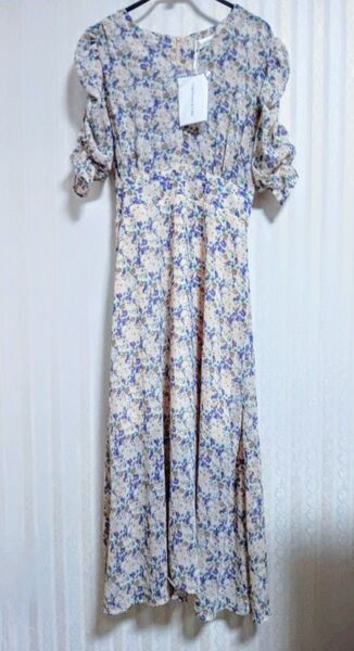 【新品タグ付】NATURAL BEAUTY BASIC 小 花柄半袖ロングワンピース 上品 ベージュ系 パープル系小花柄 細見え