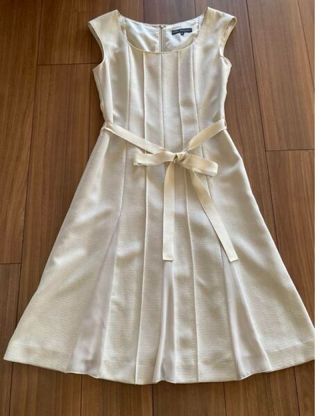 ワンピース ノースリーブ 薄いベージュ リボン Mサイズ 春夏