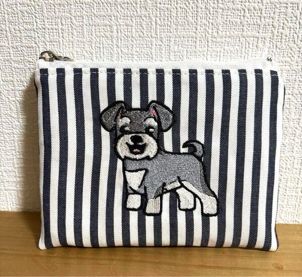 ハンドメイド シュナウザー刺繍 ポーチ