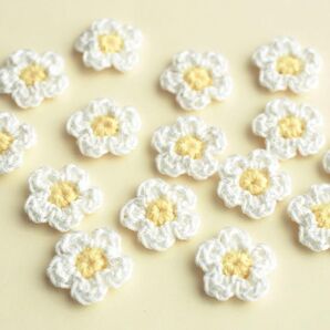○小さなお花モチーフ○ ハンドメイド かぎ針編み レース編み 編みパーツ ワンポイント ワッペン アップリケ