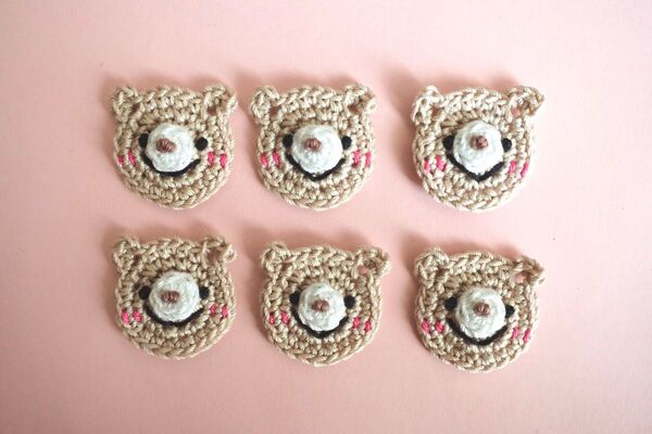 ○にっこりクマモチーフ○ ハンドメイド かぎ針編み レース編み 編みパーツ ワッペン ワンポイント アップリケ